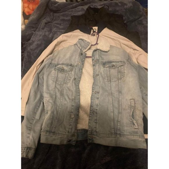 Spring/Summer Outwear - Picture 2 of 3